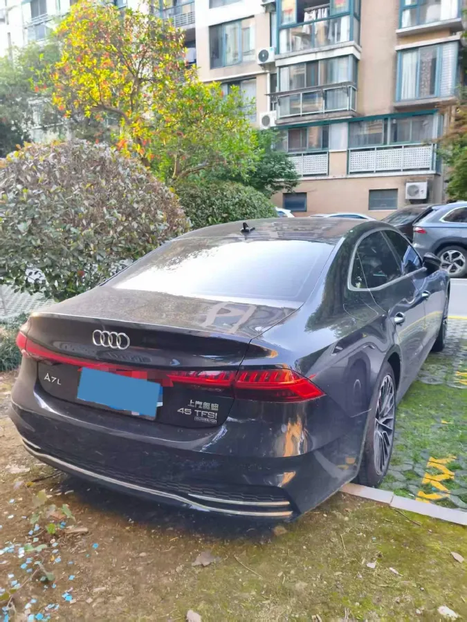 2024 Audi A7L 2.0T 245HP L4 7DCT,autocango,china used car exporter,china ev exporter,chinese used car exporter,chinese used ev exporter