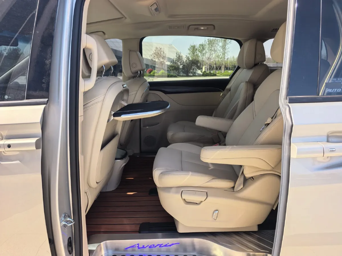 2023 Buick GL8 2.0T 237HP L4 9AT,autocango,china used car exporter,china ev exporter,chinese used car exporter,chinese used ev exporter