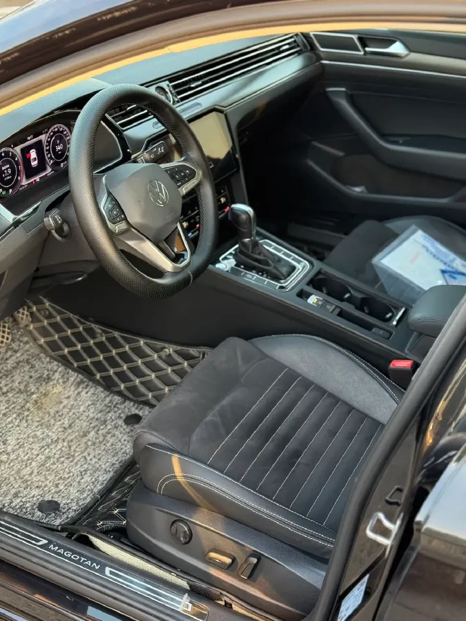 2020 Volkswagen Magotan 2.0T 186HP L4 7DCT,autocango,china used car exporter,china ev exporter,chinese used car exporter,chinese used ev exporter