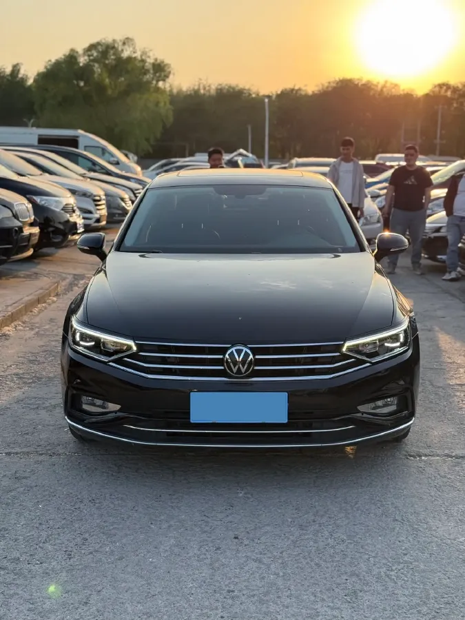 2020 Volkswagen Magotan 2.0T 186HP L4 7DCT,autocango,china used car exporter,china ev exporter,chinese used car exporter,chinese used ev exporter