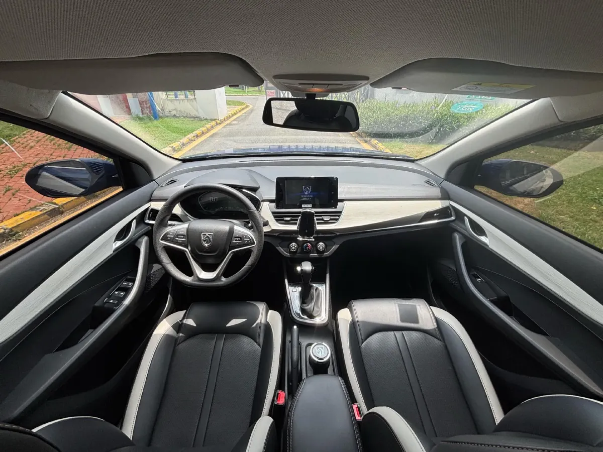 2019 BaoJun 360 1.5L 105HP L4 6MT,autocango,china used car exporter,china ev exporter,chinese used car exporter,chinese used ev exporter
