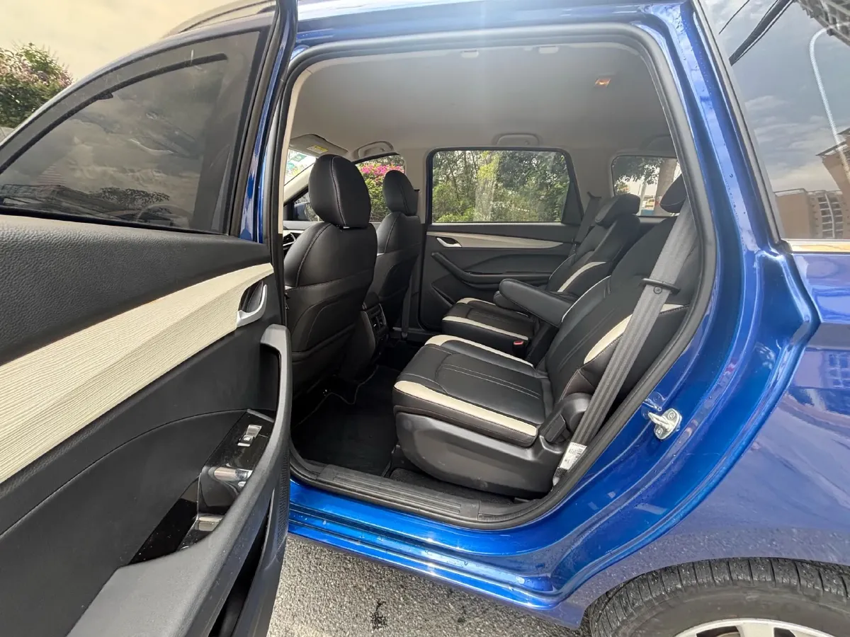 2019 BaoJun 360 1.5L 105HP L4 6MT,autocango,china used car exporter,china ev exporter,chinese used car exporter,chinese used ev exporter