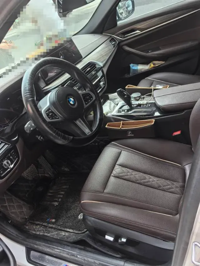 2022 BMW 5 Series 2.0T 252HP L4 8AT,autocango,china used car exporter,china ev exporter,chinese used car exporter,chinese used ev exporter