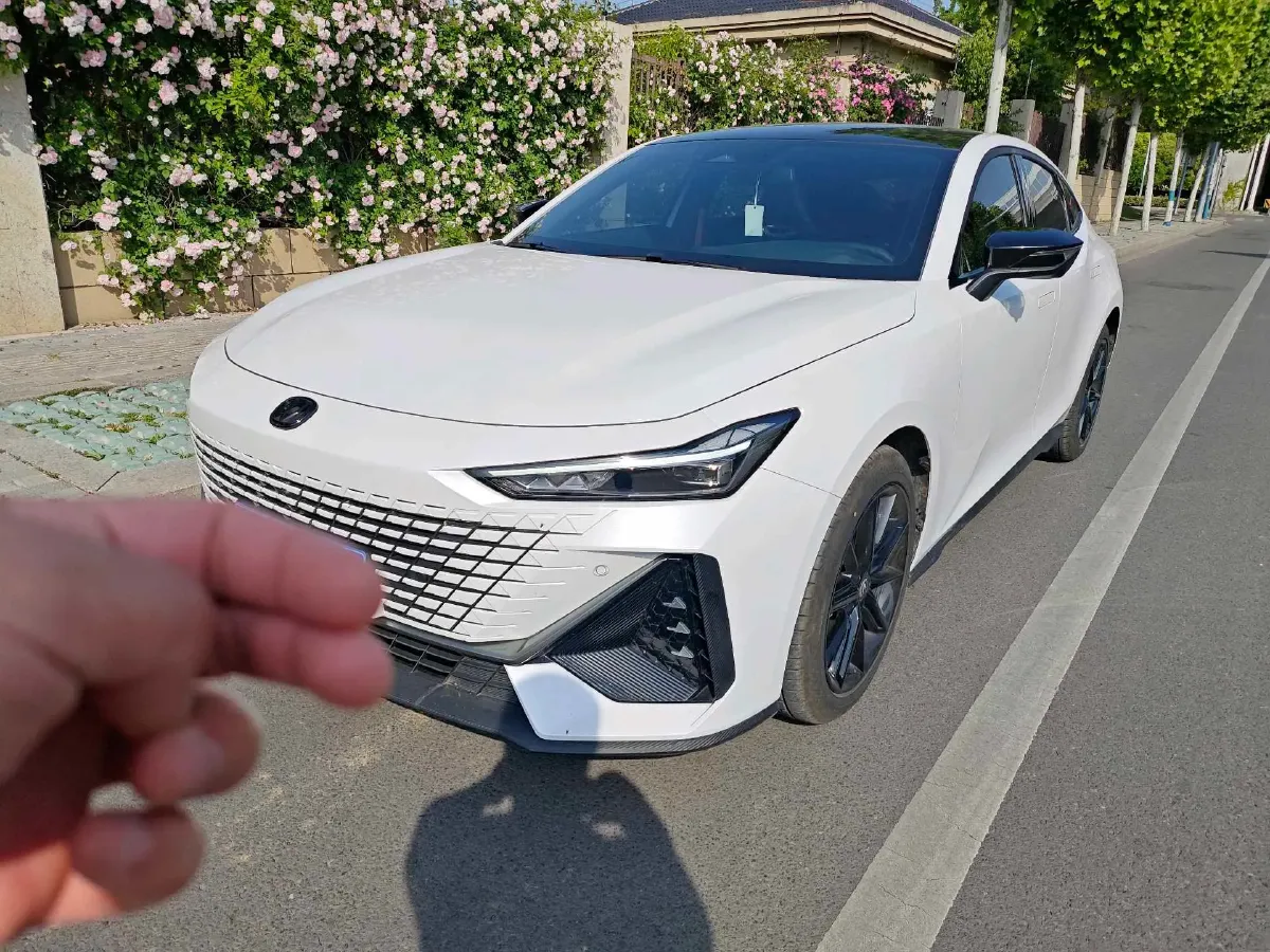 2024 ChangAn UNI-V 1.5T 188HP L4 7DCT,autocango,china used car exporter,china ev exporter,chinese used car exporter,chinese used ev exporter