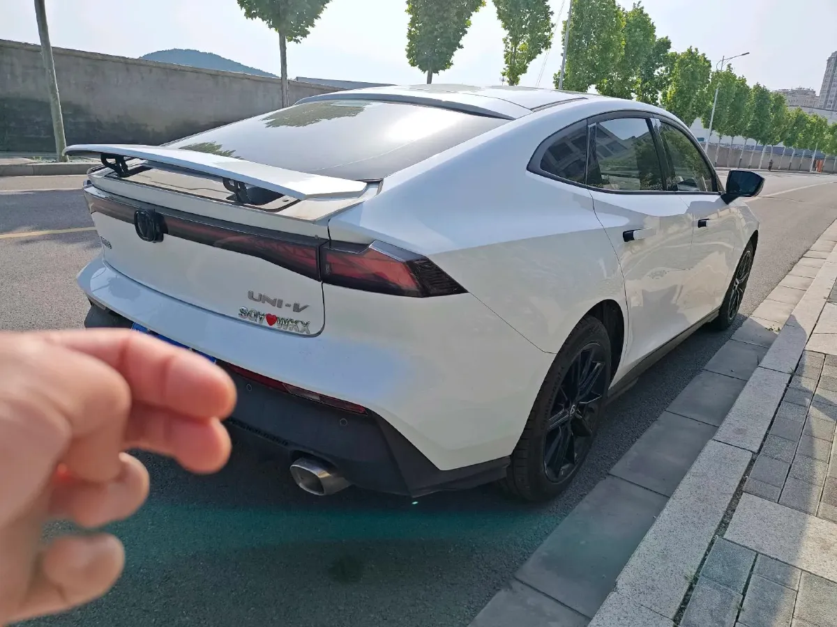 2024 ChangAn UNI-V 1.5T 188HP L4 7DCT,autocango,china used car exporter,china ev exporter,chinese used car exporter,chinese used ev exporter