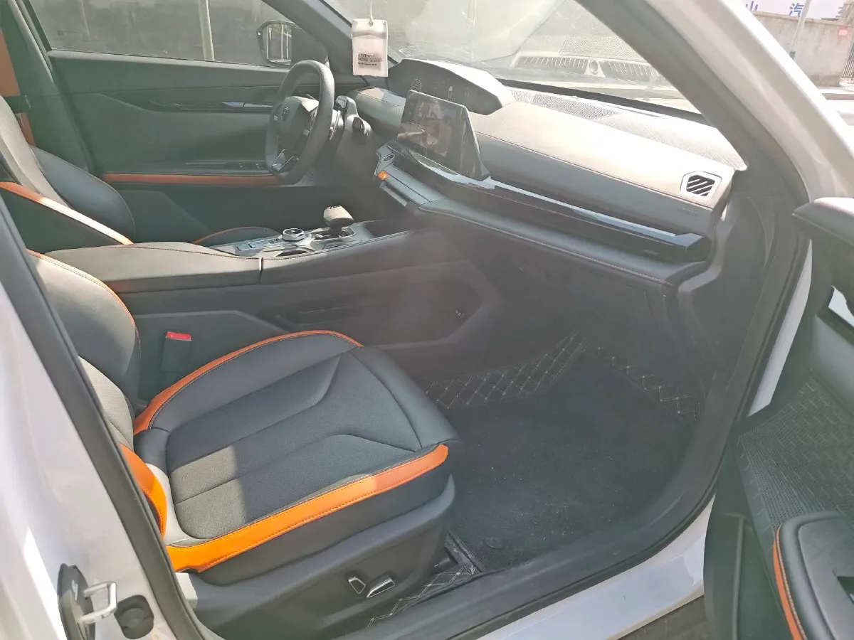 2024 ChangAn UNI-V 1.5T 188HP L4 7DCT,autocango,china used car exporter,china ev exporter,chinese used car exporter,chinese used ev exporter