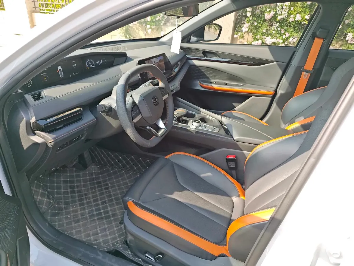 2024 ChangAn UNI-V 1.5T 188HP L4 7DCT,autocango,china used car exporter,china ev exporter,chinese used car exporter,chinese used ev exporter