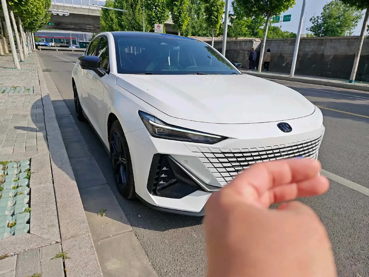 2024 ChangAn UNI-V 1.5T 188HP L4 7DCT,autocango,china used car exporter,china ev exporter,chinese used car exporter,chinese used ev exporter