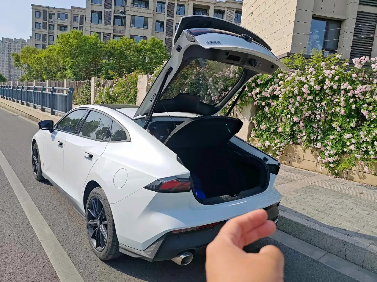 2024 ChangAn UNI-V 1.5T 188HP L4 7DCT,autocango,china used car exporter,china ev exporter,chinese used car exporter,chinese used ev exporter