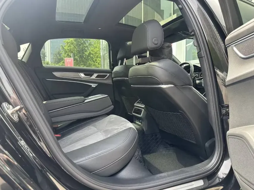 2024 Audi A6L 2.0T 245HP L4 7DCT,autocango,china used car exporter,china ev exporter,chinese used car exporter,chinese used ev exporter