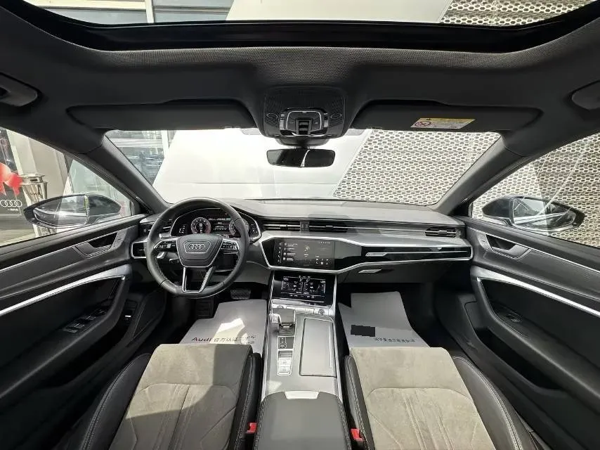 2024 Audi A6L 2.0T 245HP L4 7DCT,autocango,china used car exporter,china ev exporter,chinese used car exporter,chinese used ev exporter