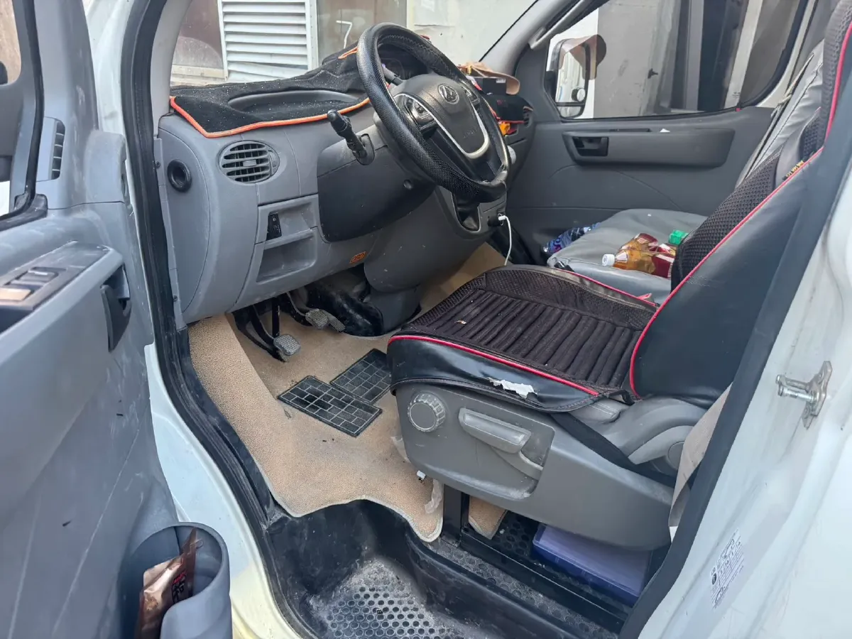 2023 MAXUS XinTu V80 2.0T 127HP L4 6MT,autocango,china used car exporter,china ev exporter,chinese used car exporter,chinese used ev exporter