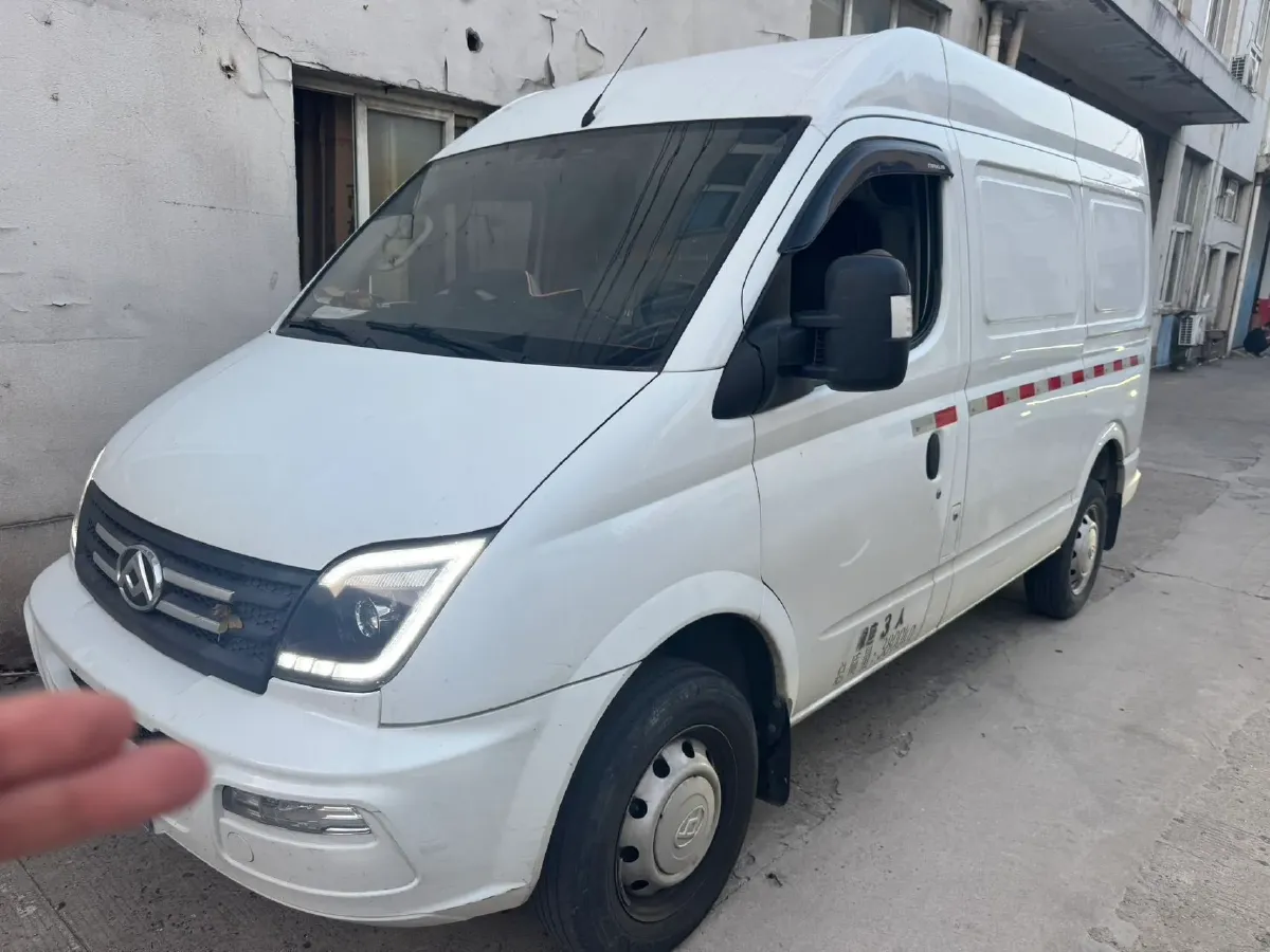 2023 MAXUS XinTu V80 2.0T 127HP L4 6MT,autocango,china used car exporter,china ev exporter,chinese used car exporter,chinese used ev exporter