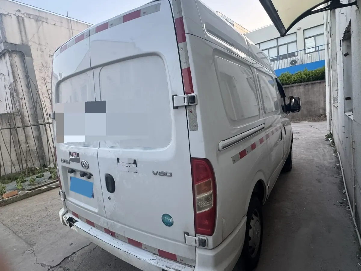 2023 MAXUS XinTu V80 2.0T 127HP L4 6MT,autocango,china used car exporter,china ev exporter,chinese used car exporter,chinese used ev exporter