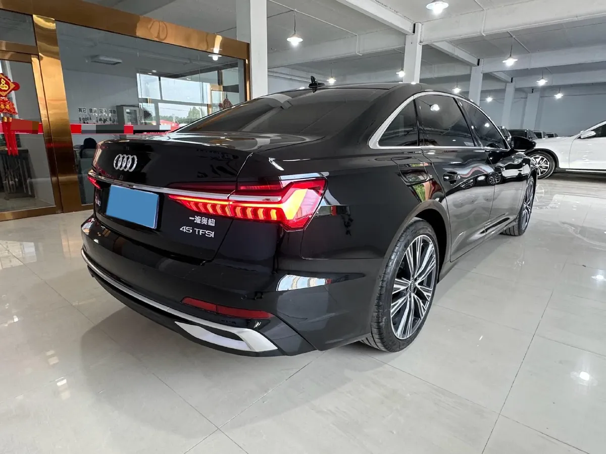 2025 Audi A6L 2.0T 245HP L4 7DCT,autocango,china used car exporter,china ev exporter,chinese used car exporter,chinese used ev exporter