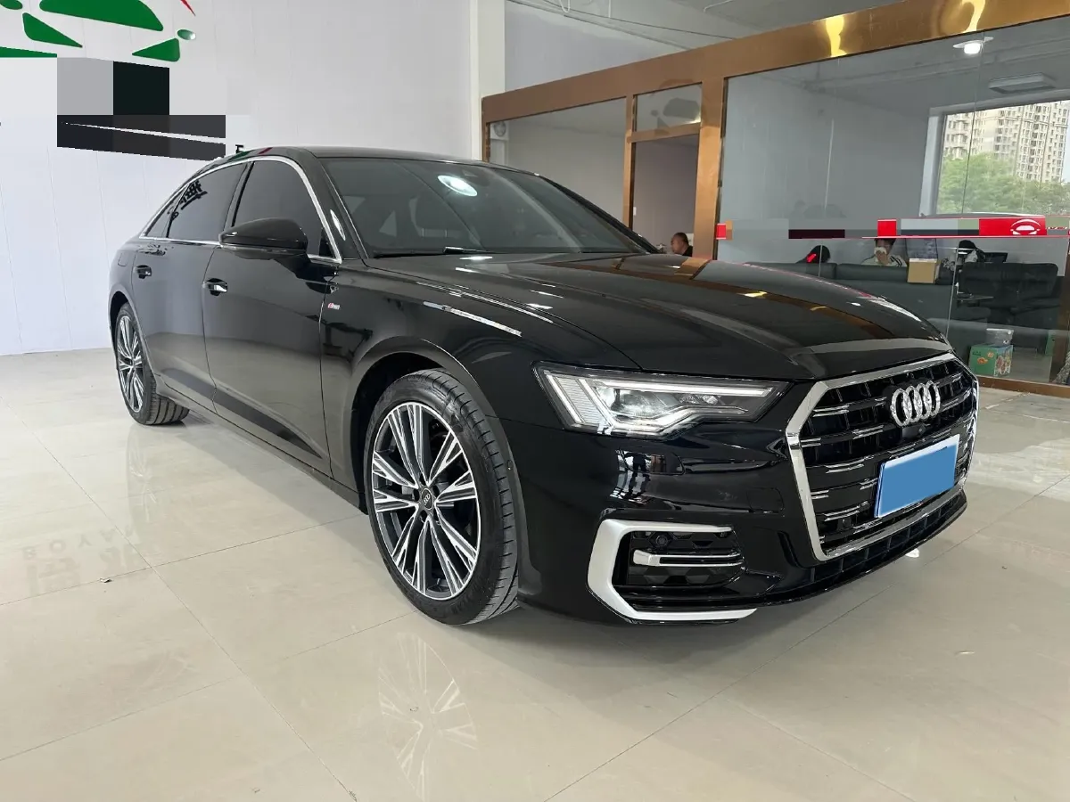 2025 Audi A6L 2.0T 245HP L4 7DCT,autocango,china used car exporter,china ev exporter,chinese used car exporter,chinese used ev exporter
