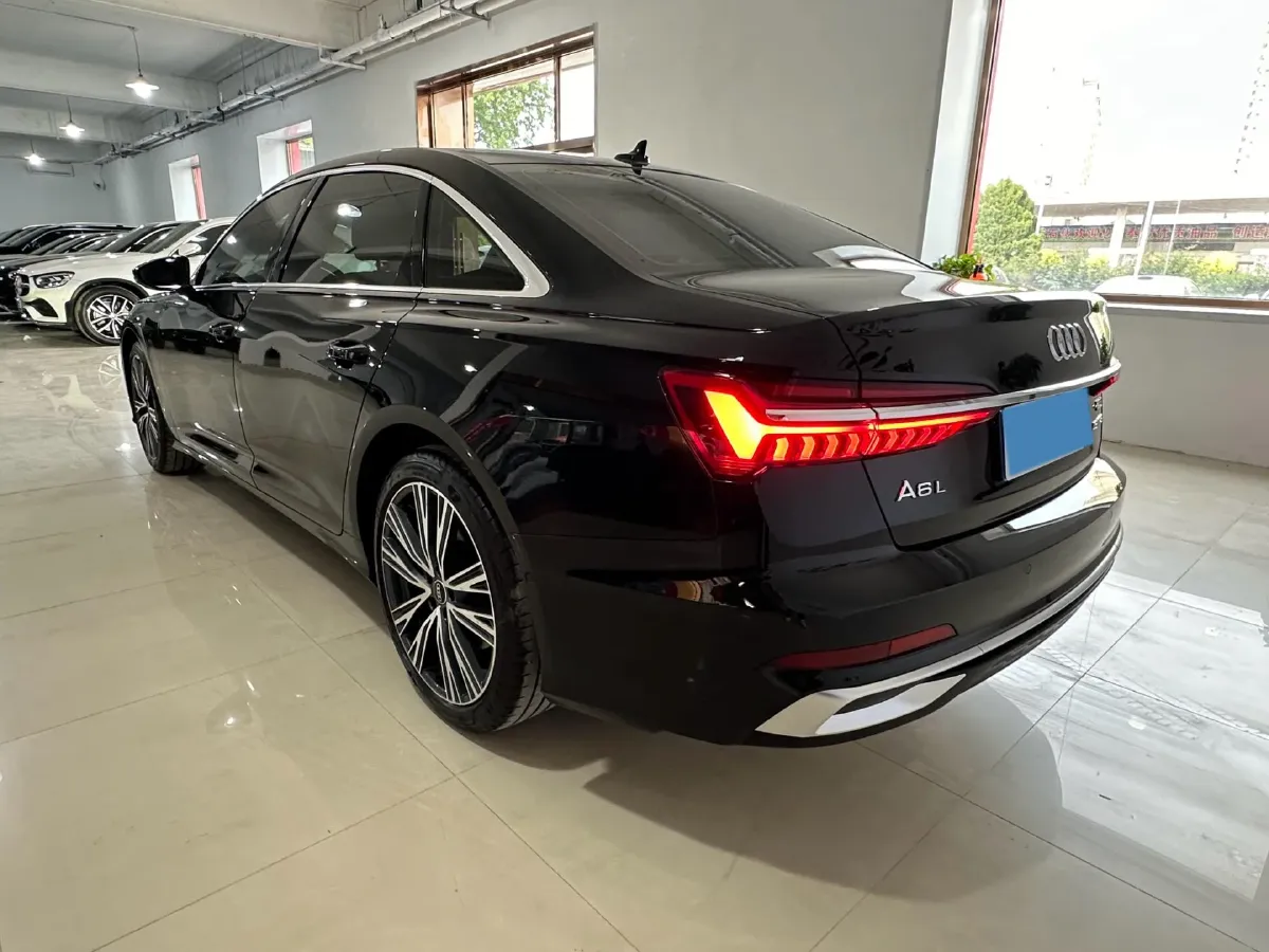 2025 Audi A6L 2.0T 245HP L4 7DCT,autocango,china used car exporter,china ev exporter,chinese used car exporter,chinese used ev exporter