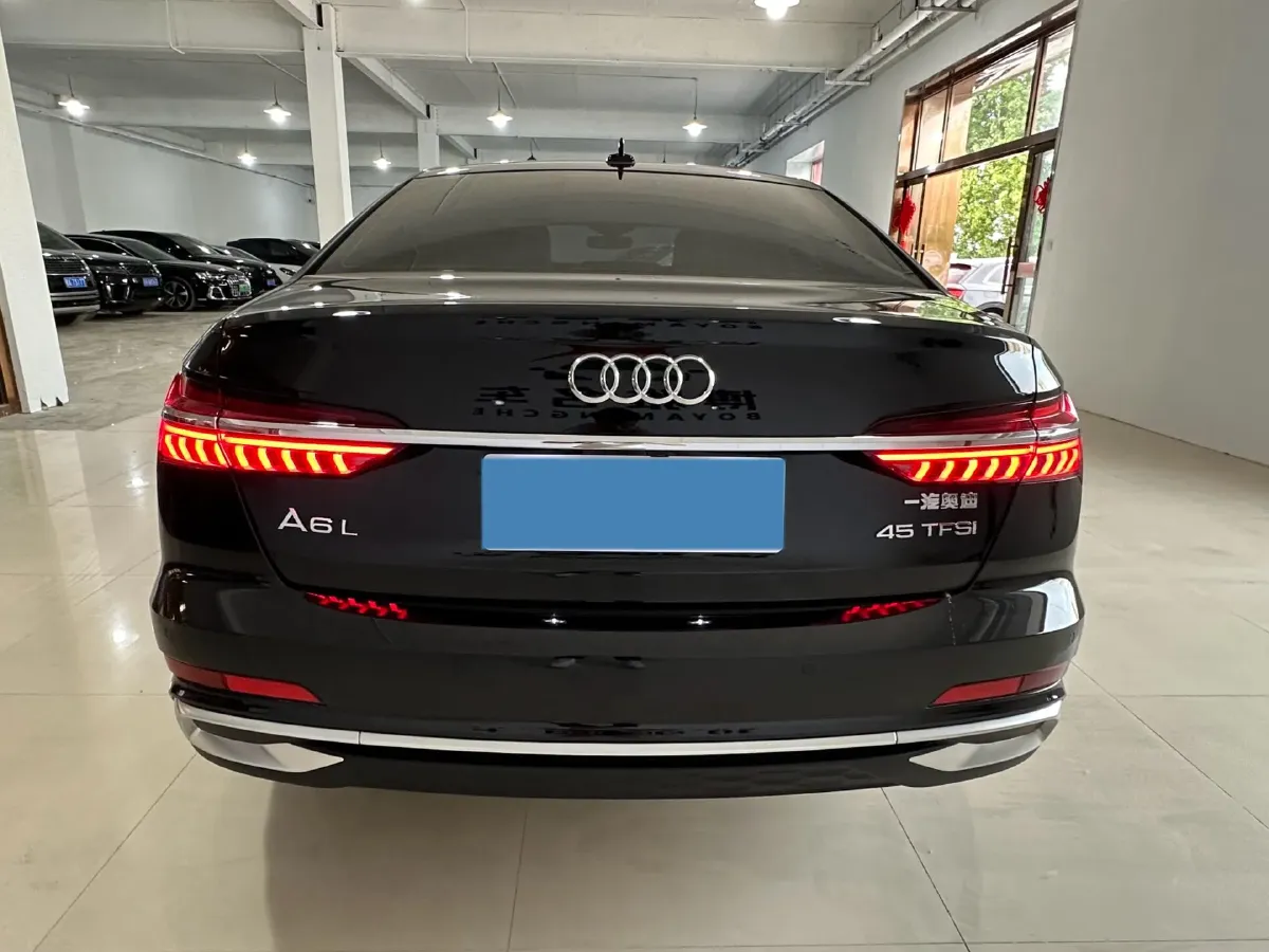 2025 Audi A6L 2.0T 245HP L4 7DCT,autocango,china used car exporter,china ev exporter,chinese used car exporter,chinese used ev exporter