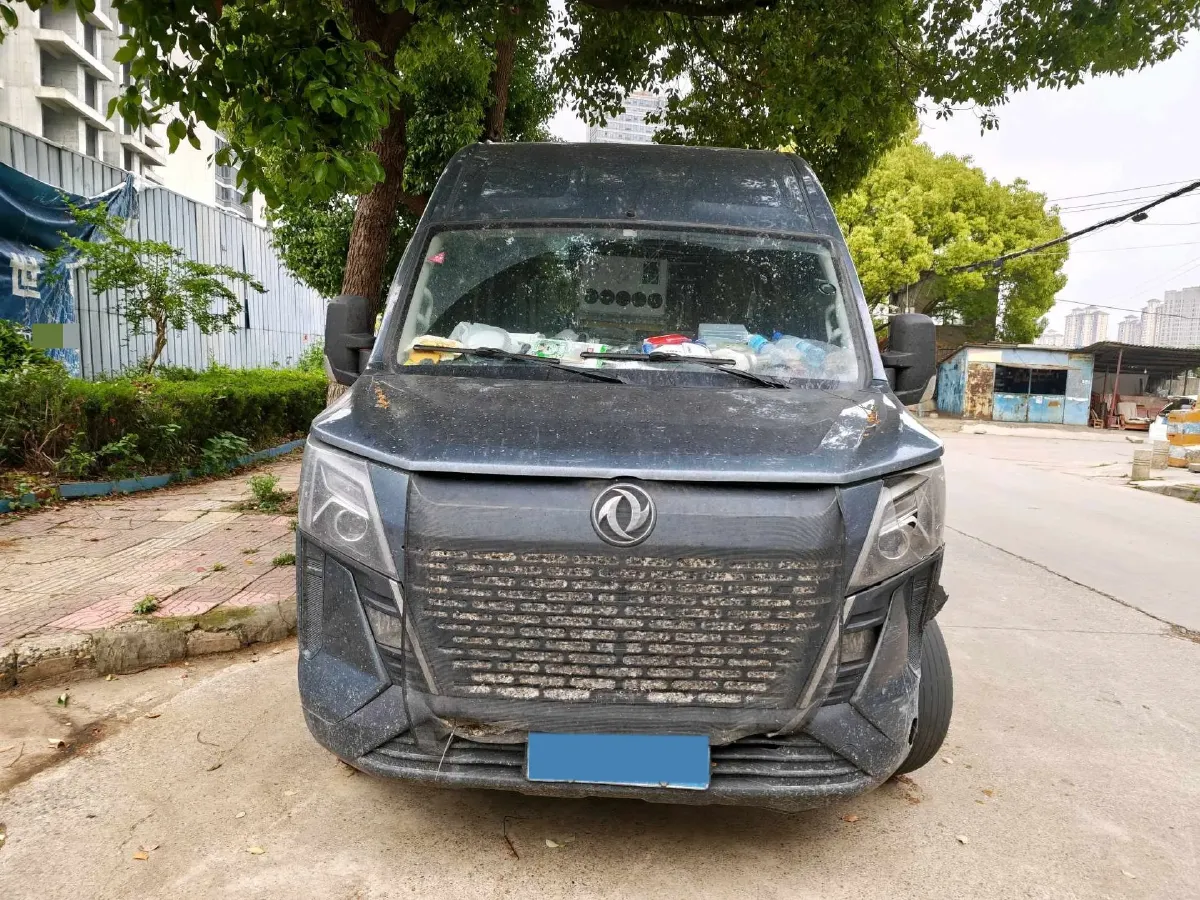 2023 MAXUS XinTu V80 2.0T 139HP L4 6MT,autocango,china used car exporter,china ev exporter,chinese used car exporter,chinese used ev exporter