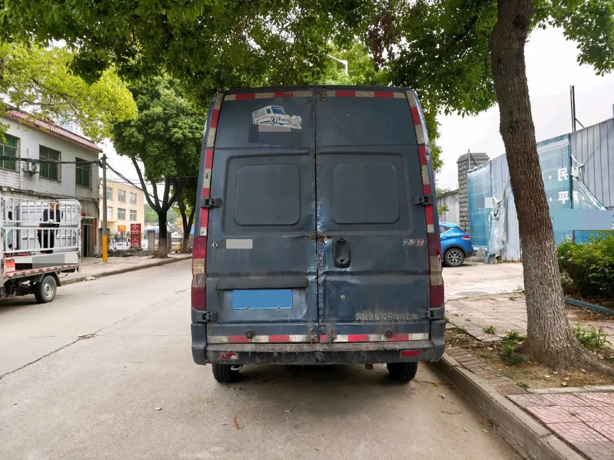 2023 MAXUS XinTu V80 2.0T 139HP L4 6MT,autocango,china used car exporter,china ev exporter,chinese used car exporter,chinese used ev exporter