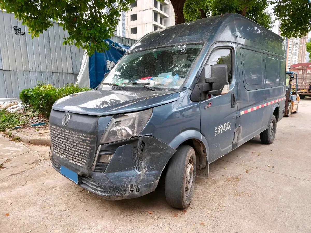 2023 MAXUS XinTu V80 2.0T 139HP L4 6MT,autocango,china used car exporter,china ev exporter,chinese used car exporter,chinese used ev exporter