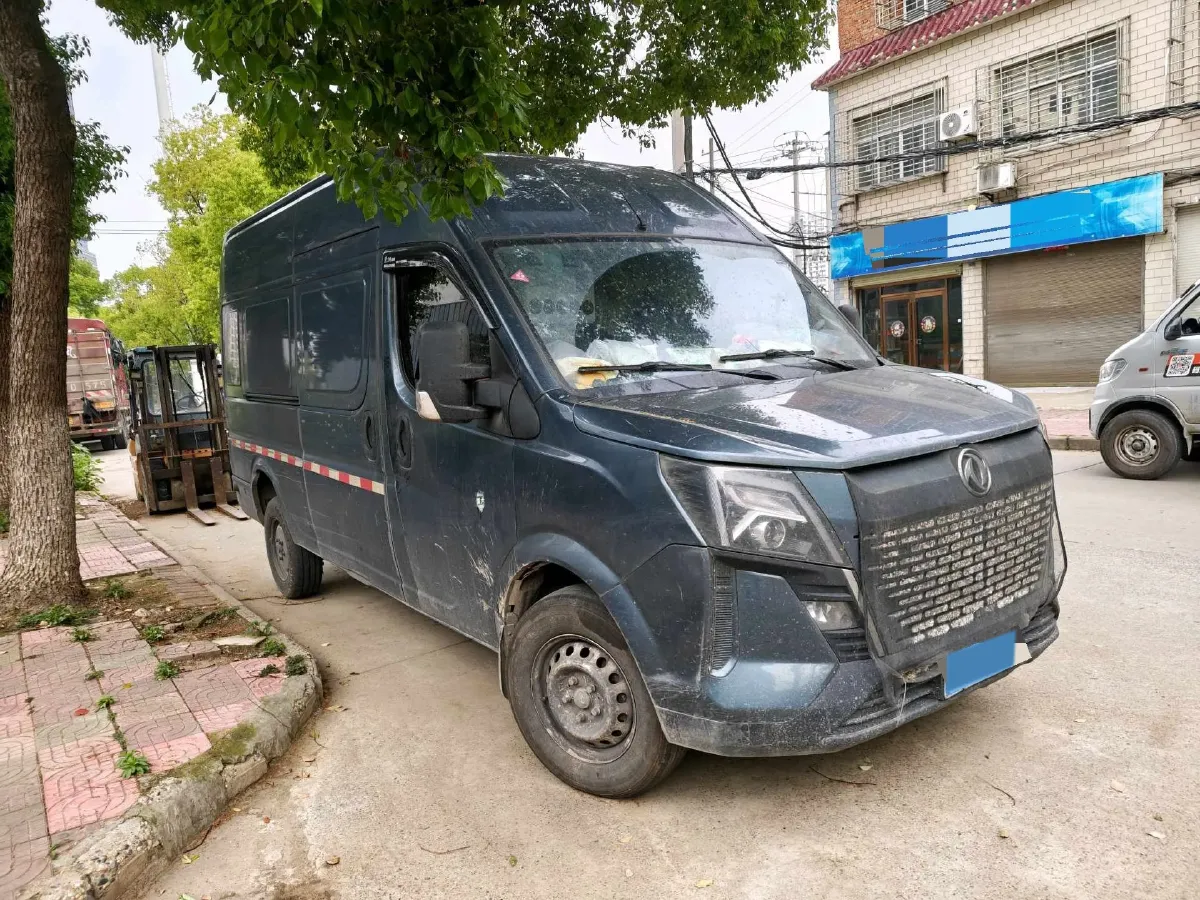 2023 MAXUS XinTu V80 2.0T 139HP L4 6MT,autocango,china used car exporter,china ev exporter,chinese used car exporter,chinese used ev exporter