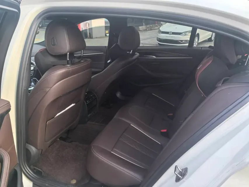 2022 BMW 5 Series 2.0T 252HP L4 8AT,autocango,china used car exporter,china ev exporter,chinese used car exporter,chinese used ev exporter