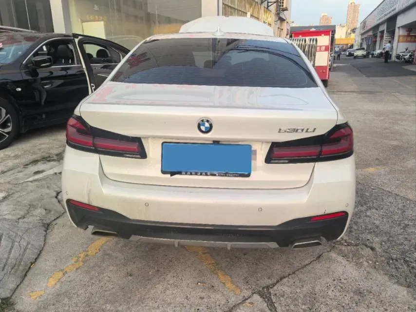 2022 BMW 5 Series 2.0T 252HP L4 8AT,autocango,china used car exporter,china ev exporter,chinese used car exporter,chinese used ev exporter