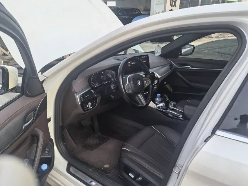 2022 BMW 5 Series 2.0T 252HP L4 8AT,autocango,china used car exporter,china ev exporter,chinese used car exporter,chinese used ev exporter