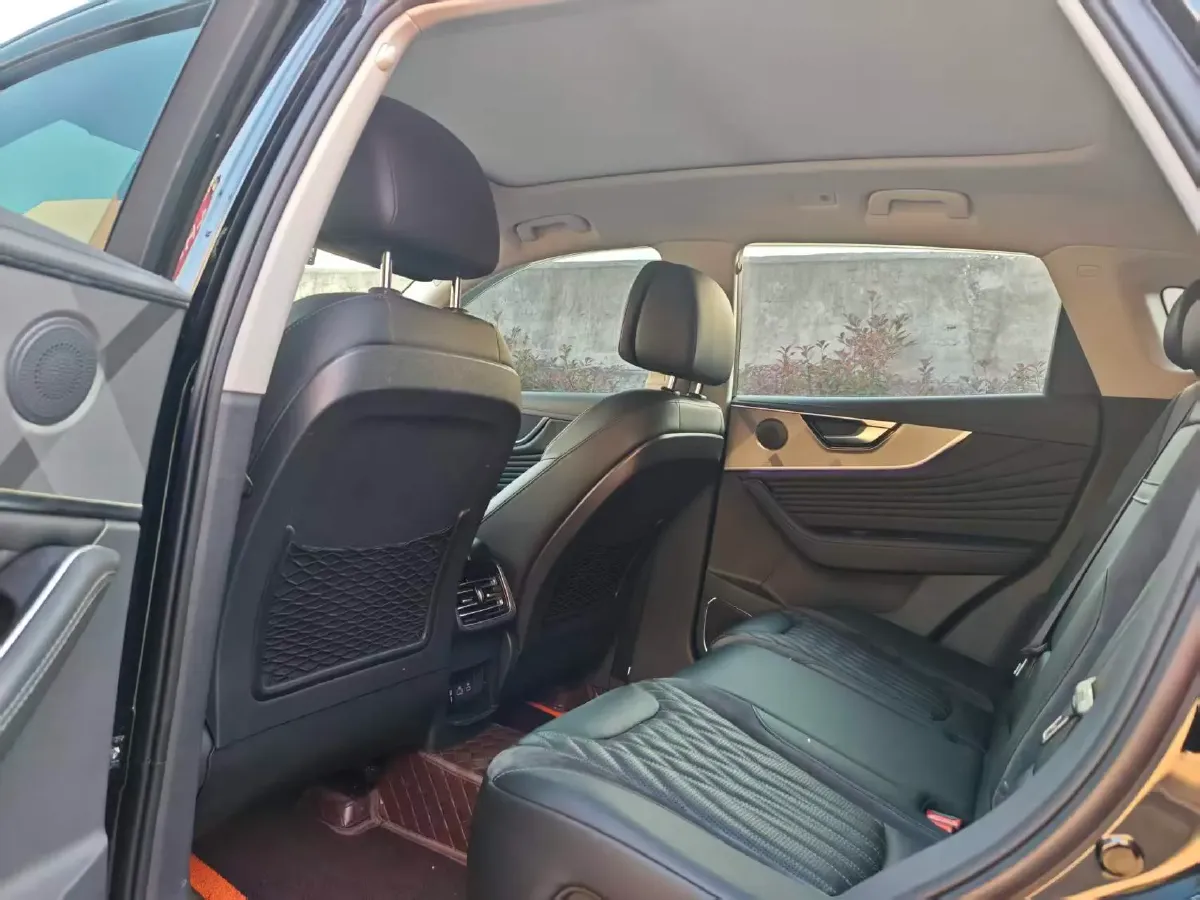 2023 HongQi HS5 2.0T 252HP L4 8AT,autocango,china used car exporter,china ev exporter,chinese used car exporter,chinese used ev exporter