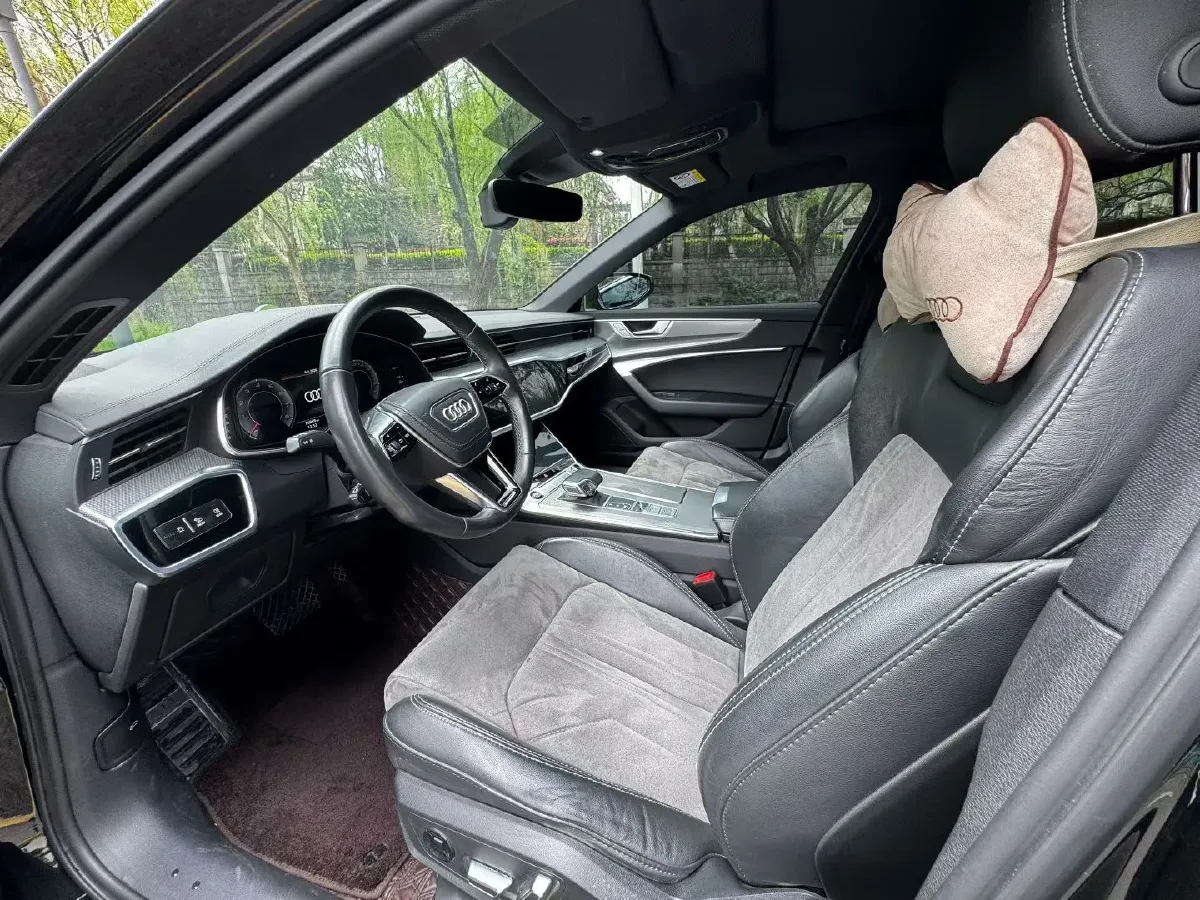 2023 Audi A6L 2.0T 245HP L4 7DCT,autocango,china used car exporter,china ev exporter,chinese used car exporter,chinese used ev exporter