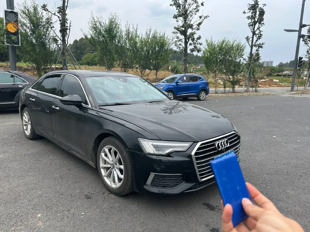 2021 Audi A6L 2.0T 190HP L4 7DCT,autocango,china used car exporter,china ev exporter,chinese used car exporter,chinese used ev exporter