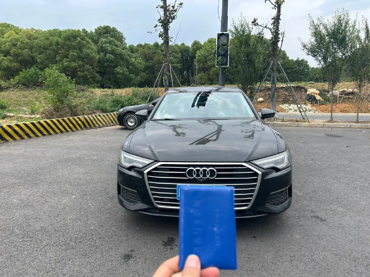 2021 Audi A6L 2.0T 190HP L4 7DCT,autocango,china used car exporter,china ev exporter,chinese used car exporter,chinese used ev exporter