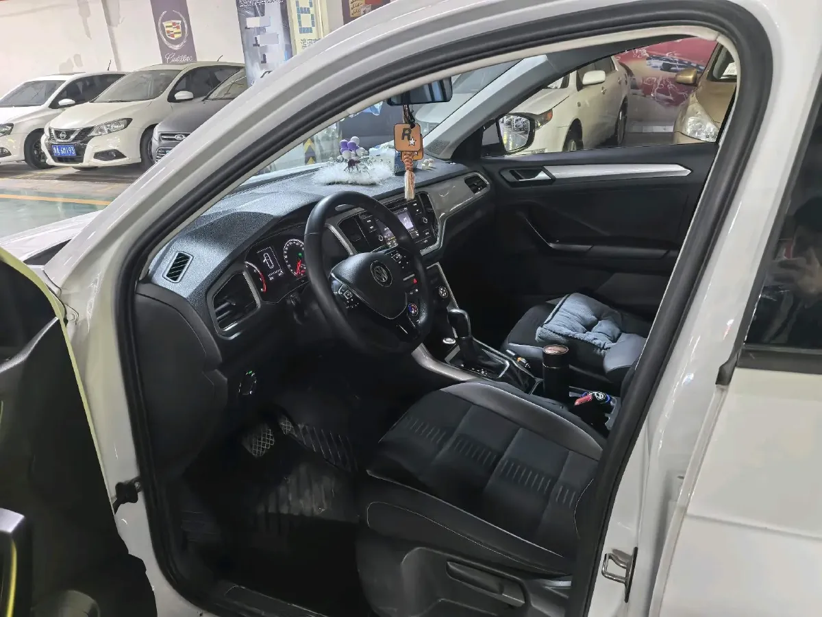 2020 Volkswagen T-Roc 1.4T 131HP L4 7DCT,autocango,china used car exporter,china ev exporter,chinese used car exporter,chinese used ev exporter