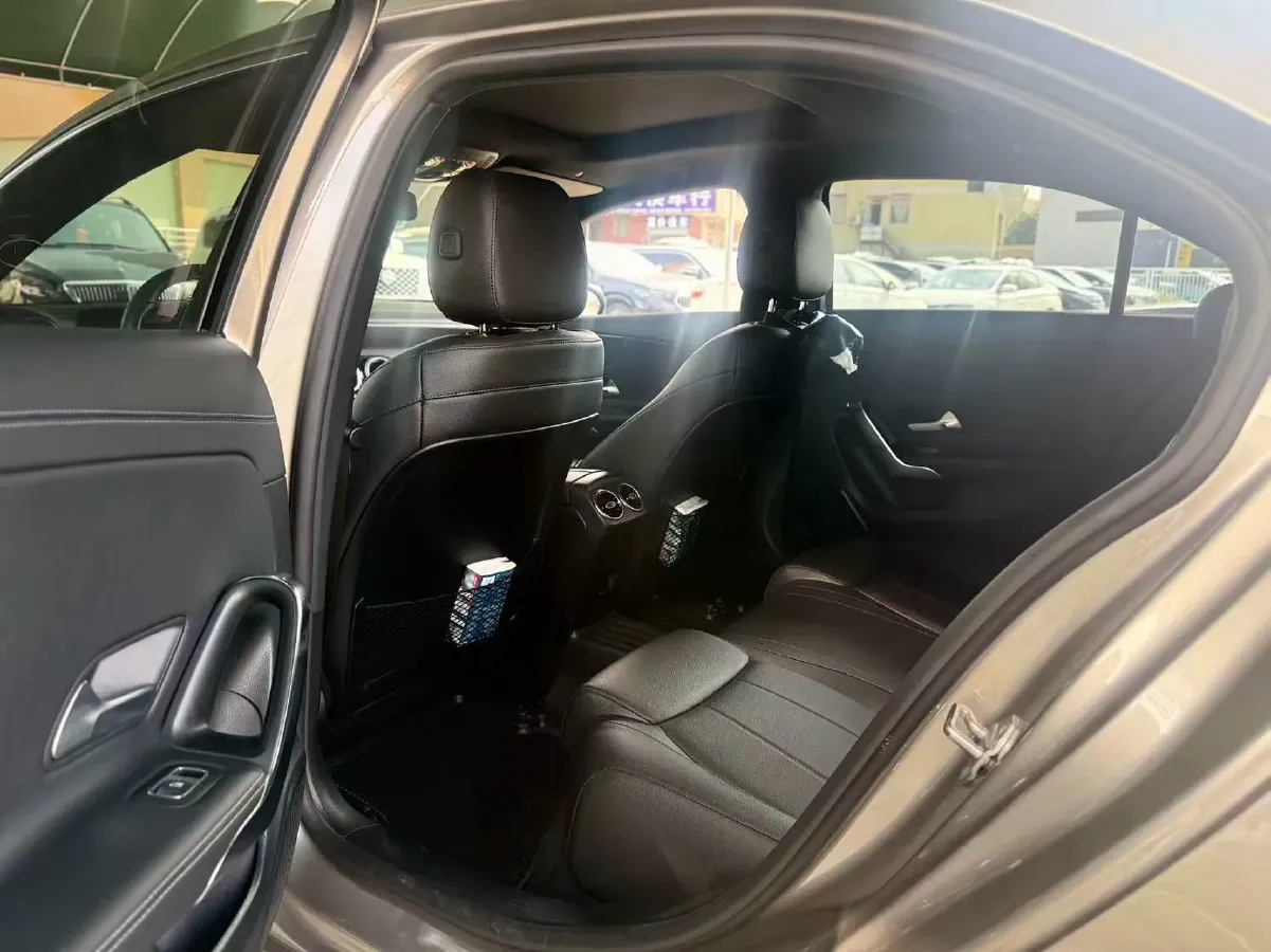 2021 Mercedes-Benz A Class 1.3T 163HP L4 7DCT,autocango,china used car exporter,china ev exporter,chinese used car exporter,chinese used ev exporter