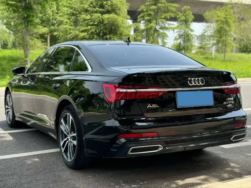 2022 Audi A6L 2.0T 190HP L4 7DCT,autocango,china used car exporter,china ev exporter,chinese used car exporter,chinese used ev exporter