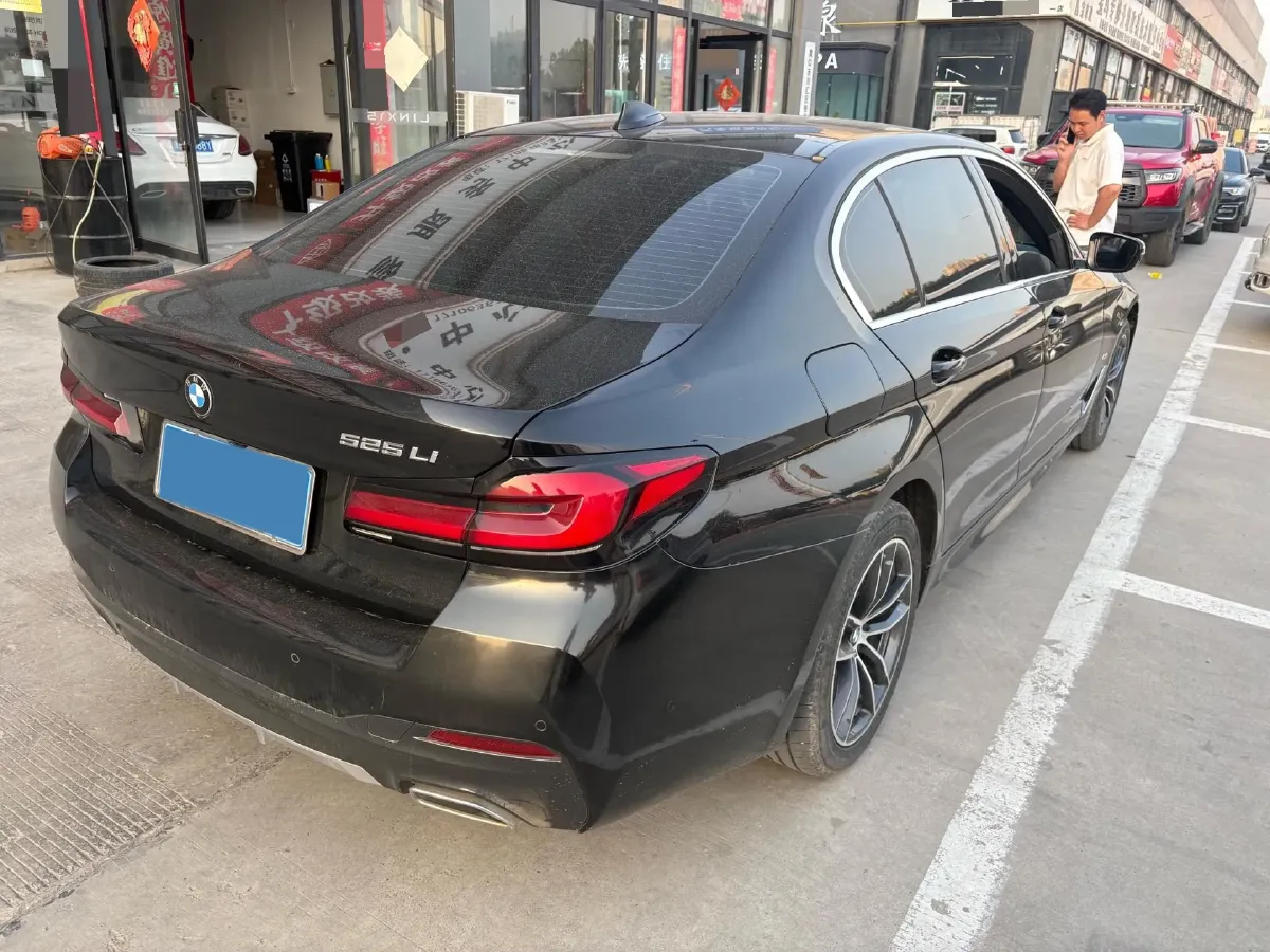 2022 BMW 5 Series 2.0T 184HP L4 8AT,autocango,china used car exporter,china ev exporter,chinese used car exporter,chinese used ev exporter