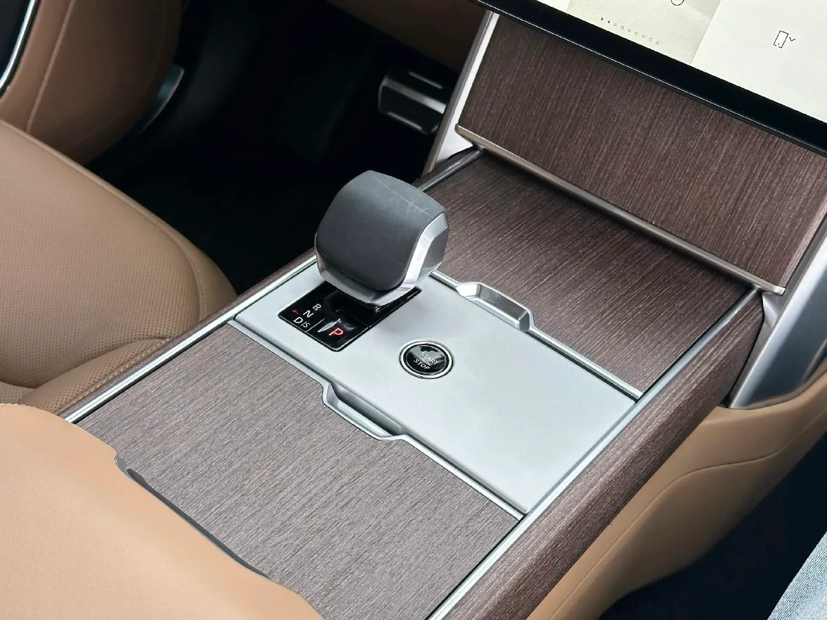 2025 Land Rover Range Rover 3.0T 400HP L6 8AT,autocango,china used car exporter,china ev exporter,chinese used car exporter,chinese used ev exporter