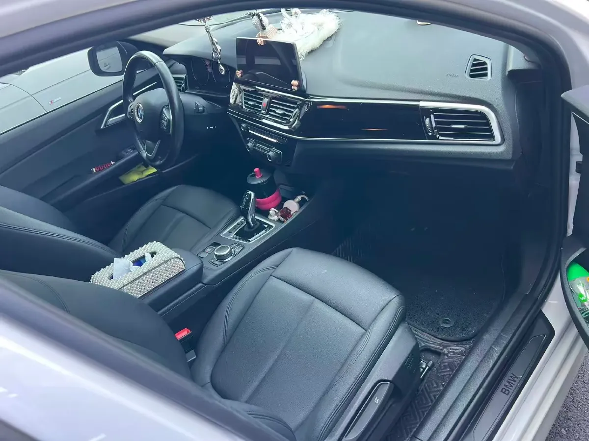 2022 BMW 1 Series 1.5T 140HP L3 7DCT,autocango,china used car exporter,china ev exporter,chinese used car exporter,chinese used ev exporter