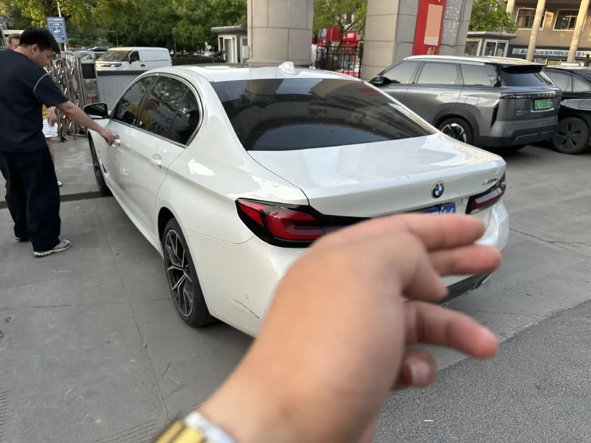 2022 BMW 5 Series 2.0T 252HP L4 8AT,autocango,china used car exporter,china ev exporter,chinese used car exporter,chinese used ev exporter