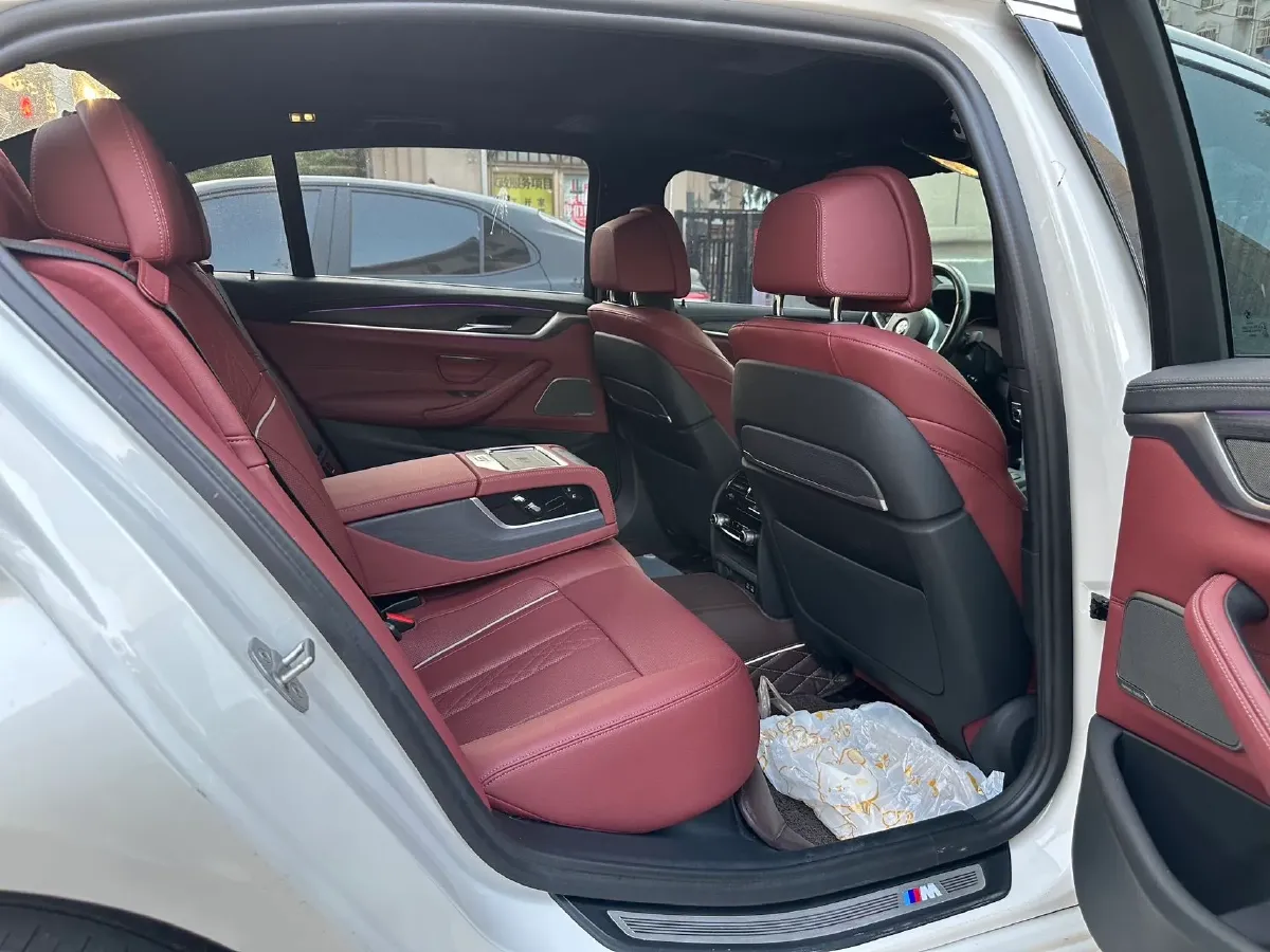 2022 BMW 5 Series 2.0T 252HP L4 8AT,autocango,china used car exporter,china ev exporter,chinese used car exporter,chinese used ev exporter