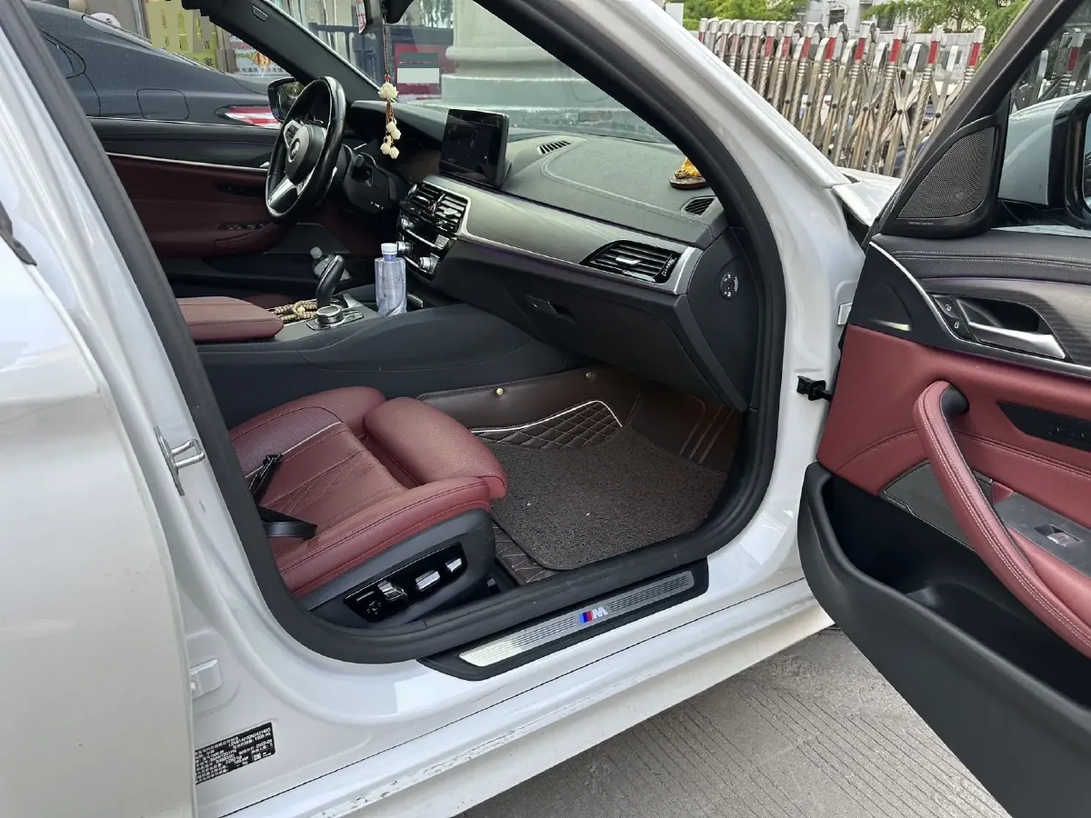 2022 BMW 5 Series 2.0T 252HP L4 8AT,autocango,china used car exporter,china ev exporter,chinese used car exporter,chinese used ev exporter