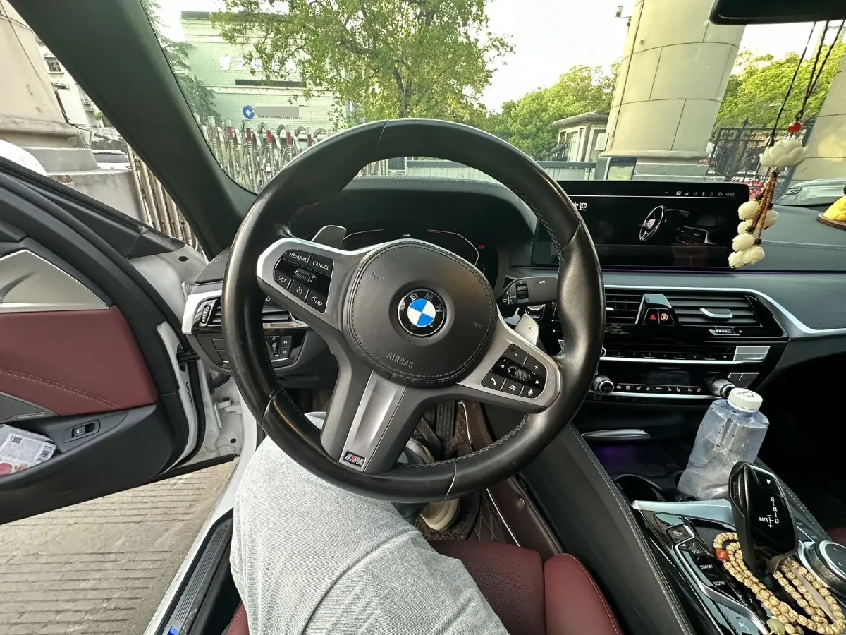 2022 BMW 5 Series 2.0T 252HP L4 8AT,autocango,china used car exporter,china ev exporter,chinese used car exporter,chinese used ev exporter