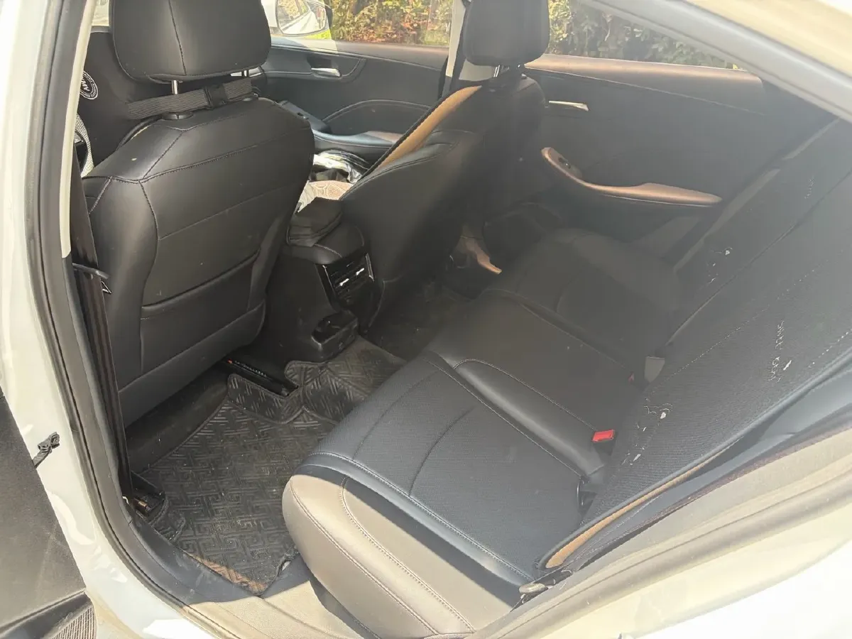 2024 Roewe i5 1.5L 129HP L4 CVT,autocango,china used car exporter,china ev exporter,chinese used car exporter,chinese used ev exporter