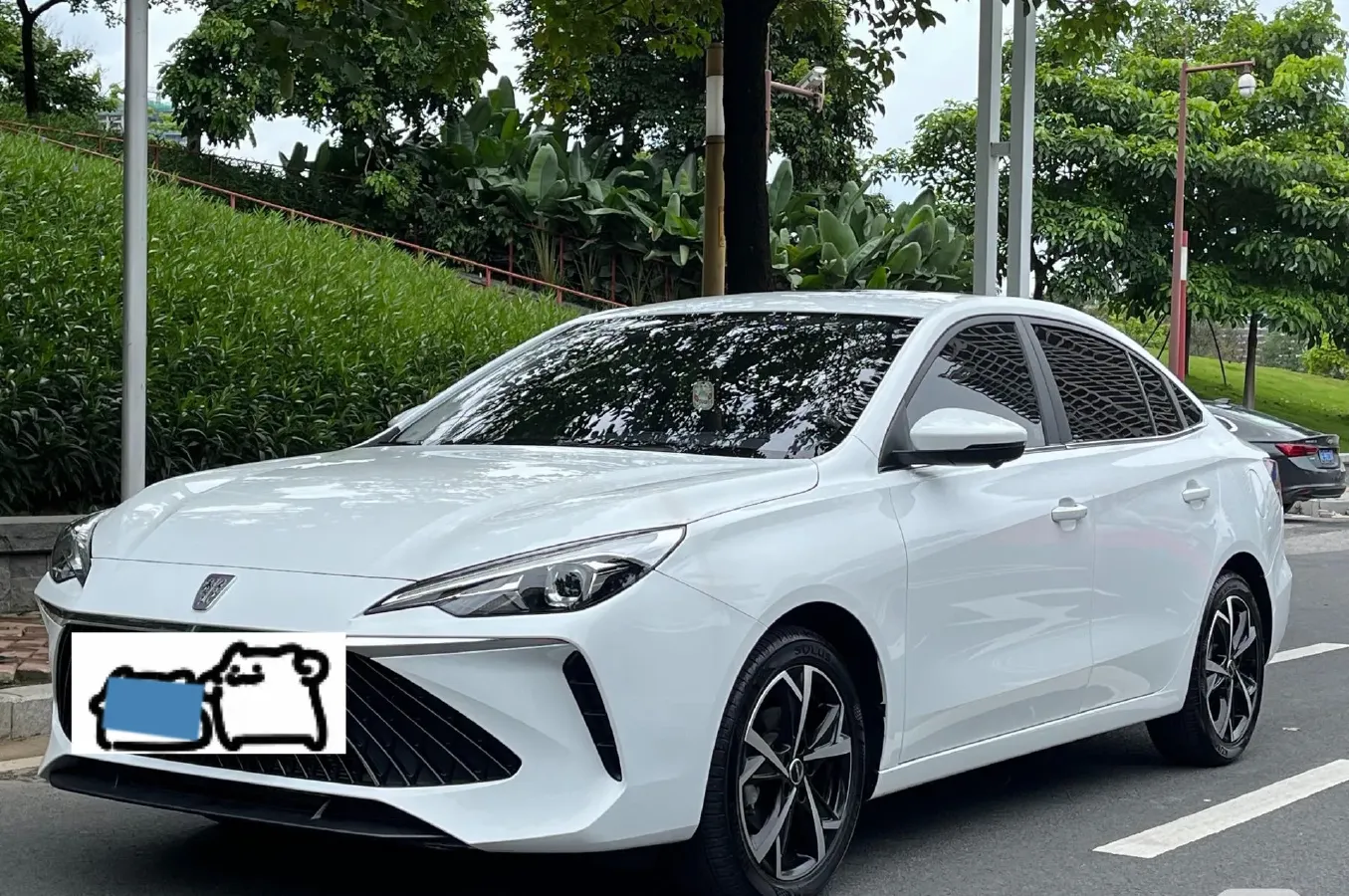 2024 Roewe i5 1.5L 129HP L4 CVT,autocango,china used car exporter,china ev exporter,chinese used car exporter,chinese used ev exporter