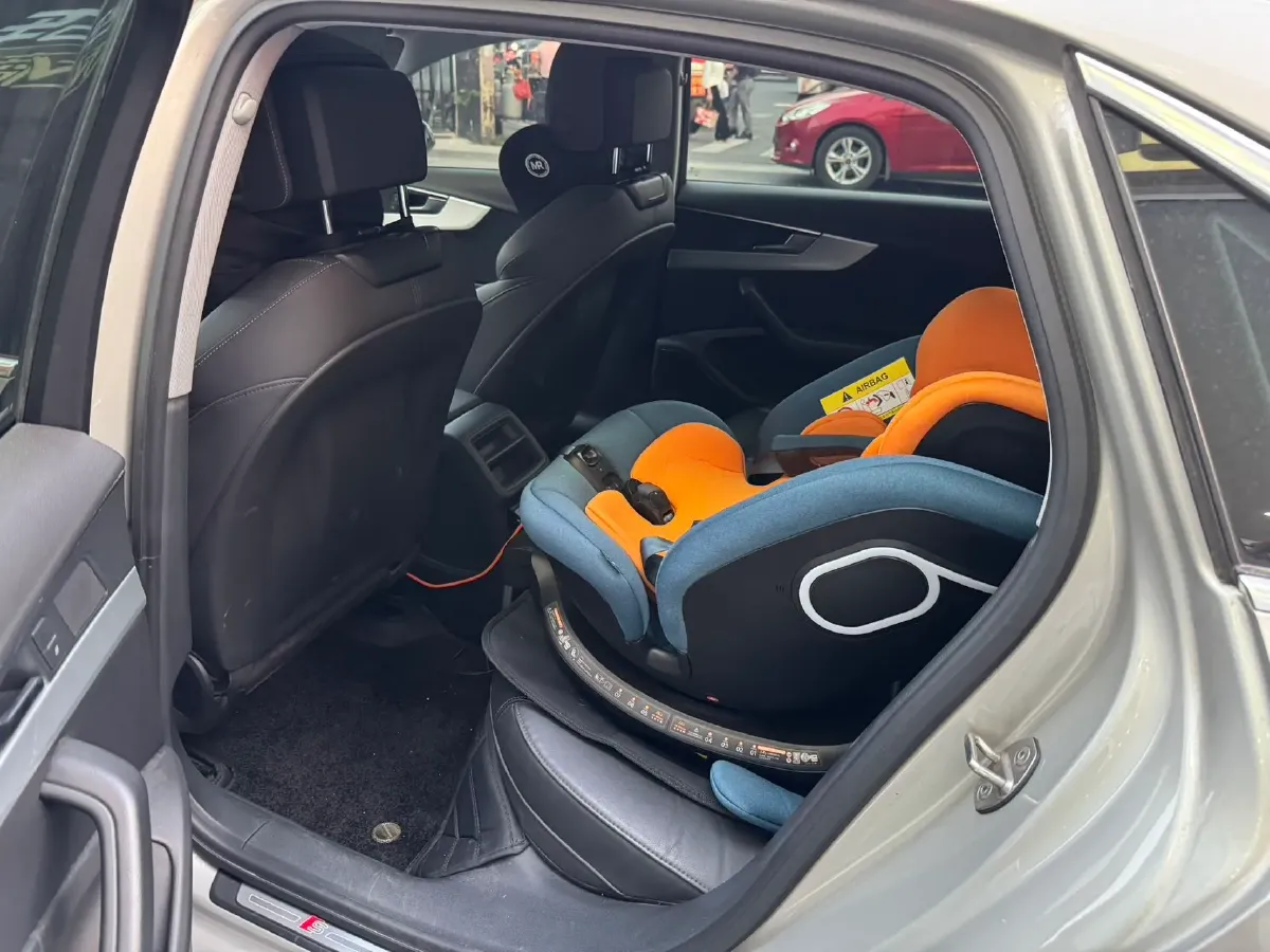 2020 Audi A4L 2.0T 190HP L4 7DCT,autocango,china used car exporter,china ev exporter,chinese used car exporter,chinese used ev exporter