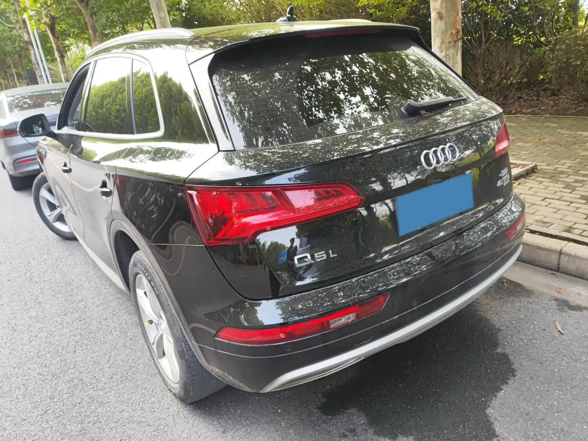 2020 Audi Q5L 2.0T 190HP L4 7DCT,autocango,china used car exporter,china ev exporter,chinese used car exporter,chinese used ev exporter
