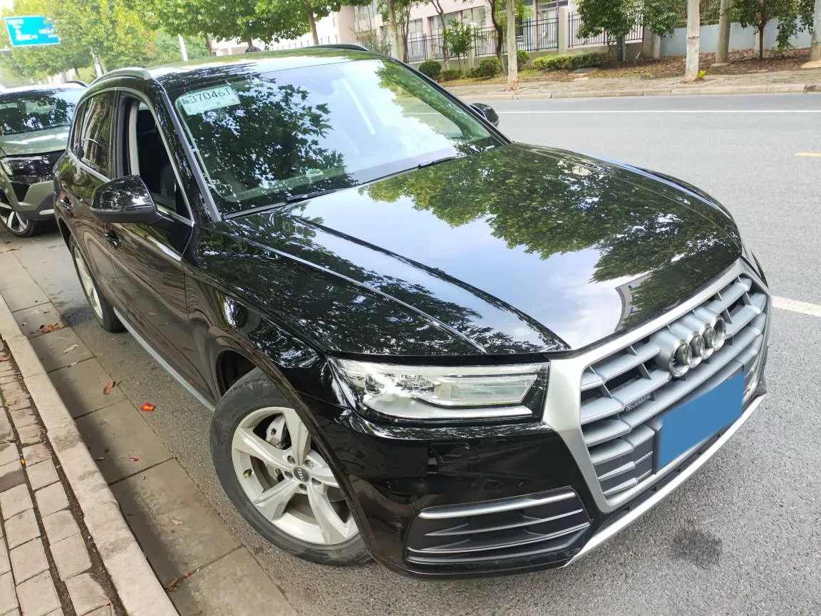2020 Audi Q5L 2.0T 190HP L4 7DCT,autocango,china used car exporter,china ev exporter,chinese used car exporter,chinese used ev exporter