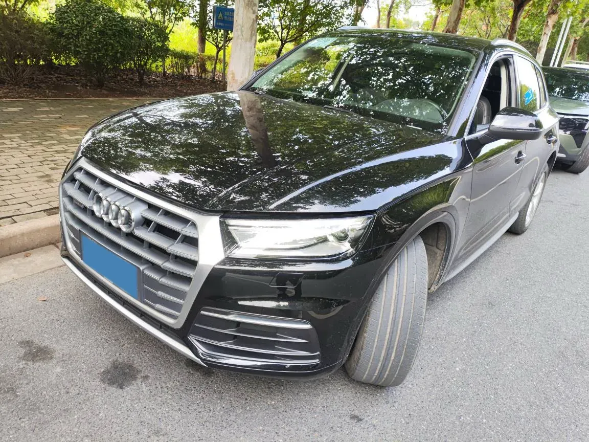 2020 Audi Q5L 2.0T 190HP L4 7DCT,autocango,china used car exporter,china ev exporter,chinese used car exporter,chinese used ev exporter