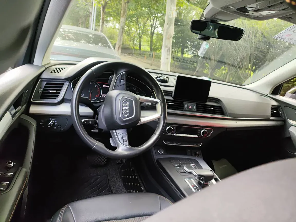 2020 Audi Q5L 2.0T 190HP L4 7DCT,autocango,china used car exporter,china ev exporter,chinese used car exporter,chinese used ev exporter